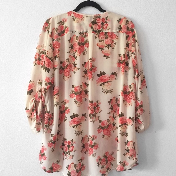 🦙 2X Women’s Cream Blouse Pink Red Roses - Picture 5 of 7